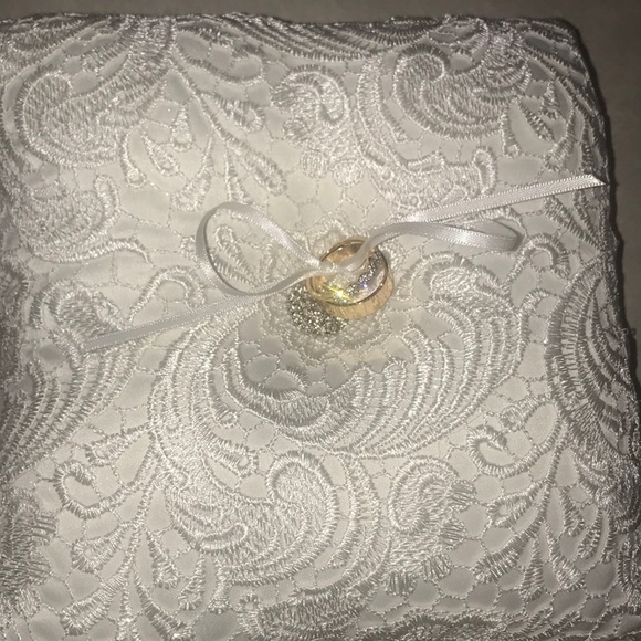Ring Bearer Pillow with removable wedding bands - Picture 3 of 6